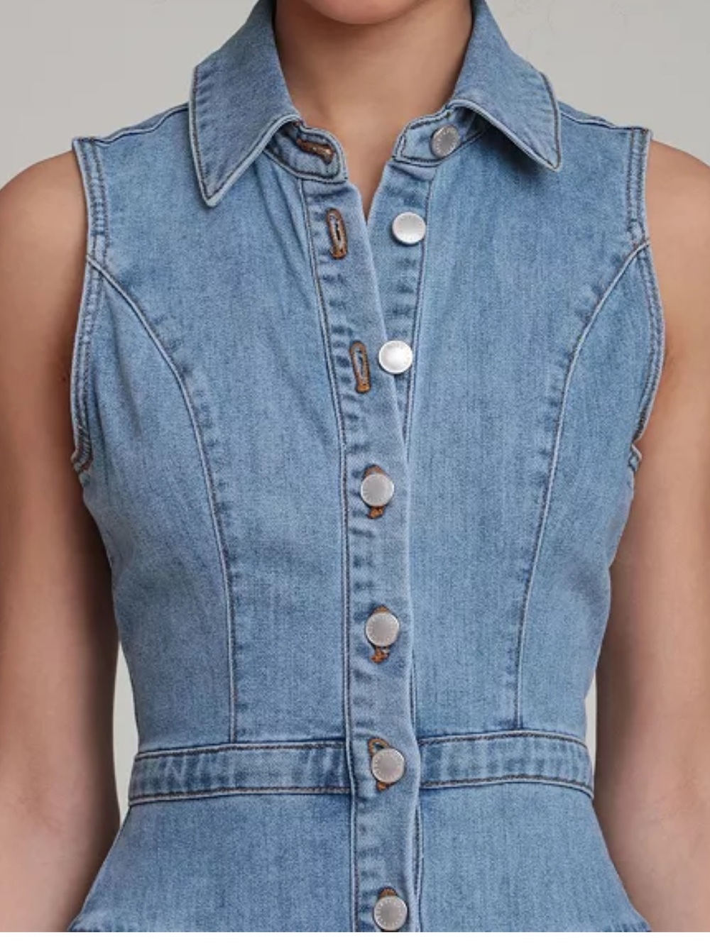7 For All Mankind 🔥 button-front sleeveless denim midi dress in a medium wash. - Picture 6 of 9